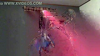 pale roxxxanne69 showing off her ass in the stream