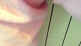 beautiful brunette pornstar tries alternative masturbation 😏