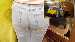 Milf Gets Manoseada For Money