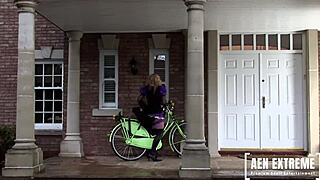 Blonde porn stars in jacuzzi threesome? Watch now