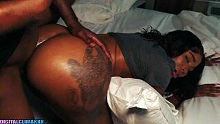 Amateur Ebony Girl Sucks And Fucks Monster Bbc During Netflix