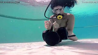 brita piskova says, watch me masturbate underwater