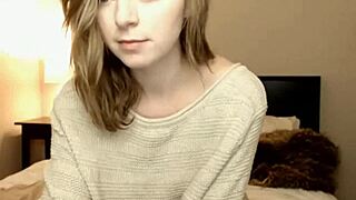 i can't stop watching lillexie on webcam, she's so hot