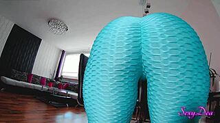 Perfect big ass camgirl gets wild, playing with a dildo on stream.