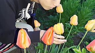 my girlfriend says my pussy smells better than tulips and makes me orgasm