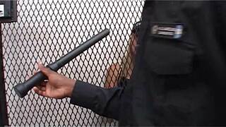 Je táto transka vo väzení pripravená na tvrdý anál?