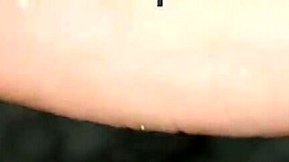 Голям клитис и мокра пичка на тази дебела латина—можеш ли да се справиш?