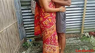 बंगाली भाभी की लाल साड़ी में इंटेंस चुदाई जो गहरी भावनाएं जगाती है