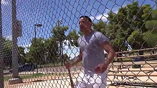 chatting about hot gay fucking action with big cocks 😏