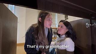 Jag la märke till städerskans heta röv när hon böjde sig fram