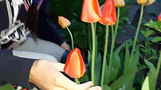 my girlfriend says my pussy smells better than tulips and makes me orgasm