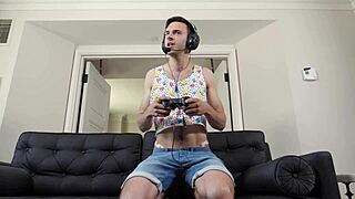 Manroyale gamer twink tips delivery driver with tight ass