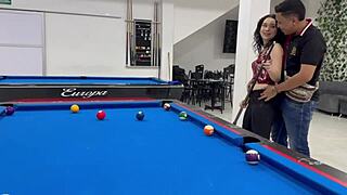 O dedi ki, bana bilardo öğretir misin? Ödül vereceğim!