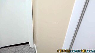 Yarağımı emmek ister misin 18+ üvey kız kardeş?