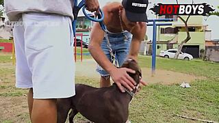 Novinho dando pros pirocudos do bairro