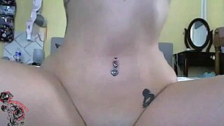 lauren phillips masturbates her big pussy lips on camshow with softcore assfucking