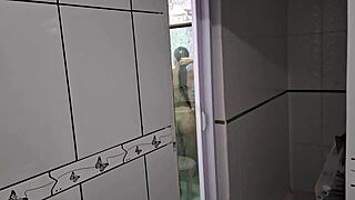 Teen 18+ Masturbates in Usa Shower with Partner