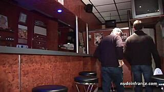 Ehi, queste giovani francesi 18+ si sono fatte scopare in un selvaggio quartetto con papy che guarda! 😜