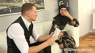 Sweet woman in hijab tried the salesman's cock instead of new clothes in the store