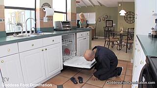 Hey, repair guy, got a thing for feet with that footjob fetish?