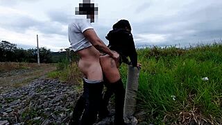 I'm a latina teen givvin anal blowjob outdoors, cumming so hard!