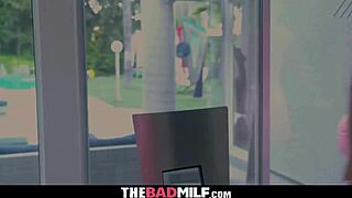 I wants my wifes to gets her fills of big cocks in threesomes.