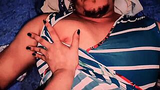 Dijo que era gay pero igual me follo y termino dentro de mi estrecho coño sin condón lo hicimos