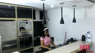 Empregada Novinha Sucks My Huge Cock in Hardcore Amateur Scene