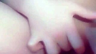 Em gái cực xinh show lồn non! Wow!