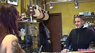 Roberta Farnese Cerca Un Flauto Ma Trova Dei Cazzi Da Scopare E Spompinare Come Solo Lei Sa Fare!