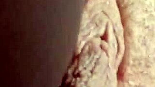 Rubbing my pussy while driving 😏