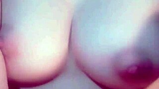 Em gái cực xinh show lồn non! Wow!