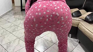 hijastra dancing on my lap, moving wild in homemade clip 😜