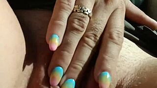 Rubbing my pussy while driving 😏