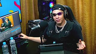 Flora Vip bliver så comfy i podcasten at hun tager patterne frem og Ruan viser pikken!