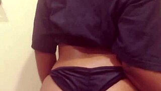 Naejae performs a seductive striptease leading to intense squirting.