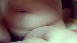 Азиатская соло-краля жестко трахается большим вибратором!