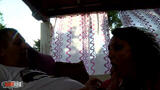 Lyna Cypher ekstrem milf sprøjter vildt i anal gaping action