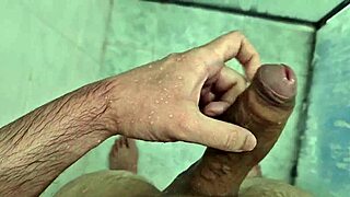 Vem Tomar Banho Comigo E Bater Uma Punheta Para Mim