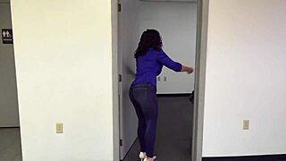 Real Estate Agent Gets Fucked Hard - Closing the Deal with Cum and Pussy Play!