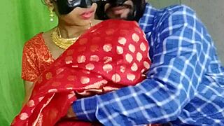 Bhabi indiana sexy de sari vermelho geme durante foda dura