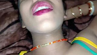 Indian Bhabhi Cheats in Homemade Sex Video with Group Riding and Sucking