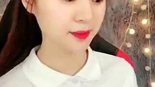 흰 드레스 입은 한국 웹캠 걸, 너무 섹시해