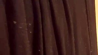 Hung tranny fucks bareback