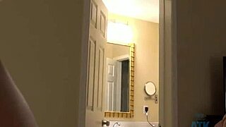 Fut pe pornstar Bella Rose în cameră hotel POV 😘