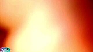 hermosa mujer gime delicioso pero en silencio para que no la escuchen los de la habitacion de a lado