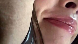 Kontol besar untuk MILF tetek besar berbulu