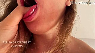 Moji spolubývajúci sa jebú celý deň s blond amatérkami 😏