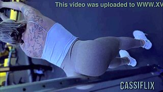 Boy can't resist my ass at the gym