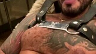 Viktor rom celebrates 3650 days in the industry after winning a grammy at the party.